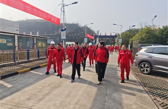 情系一线送福至，集团慰问暖人心